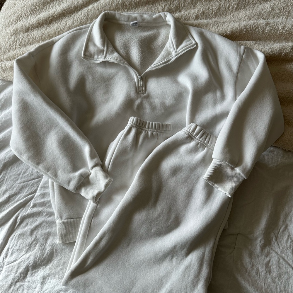 Amazon Women's Cream Fleece Lounge Set